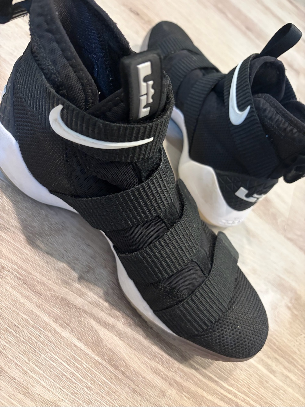 Nike Zoom Lebron Soldier basketball shoe